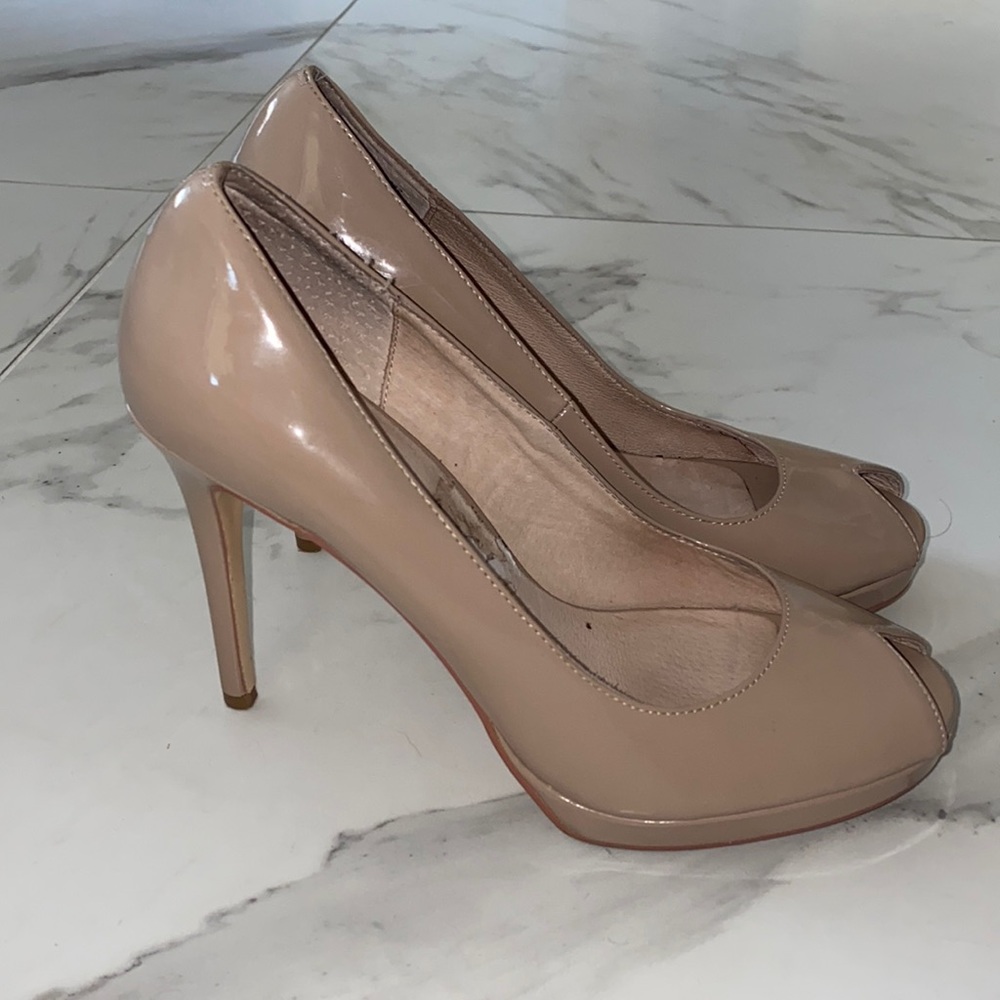 Nude peep toe pumps